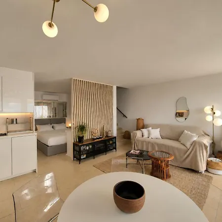 Le Victor, Les Katikias Apartmán *